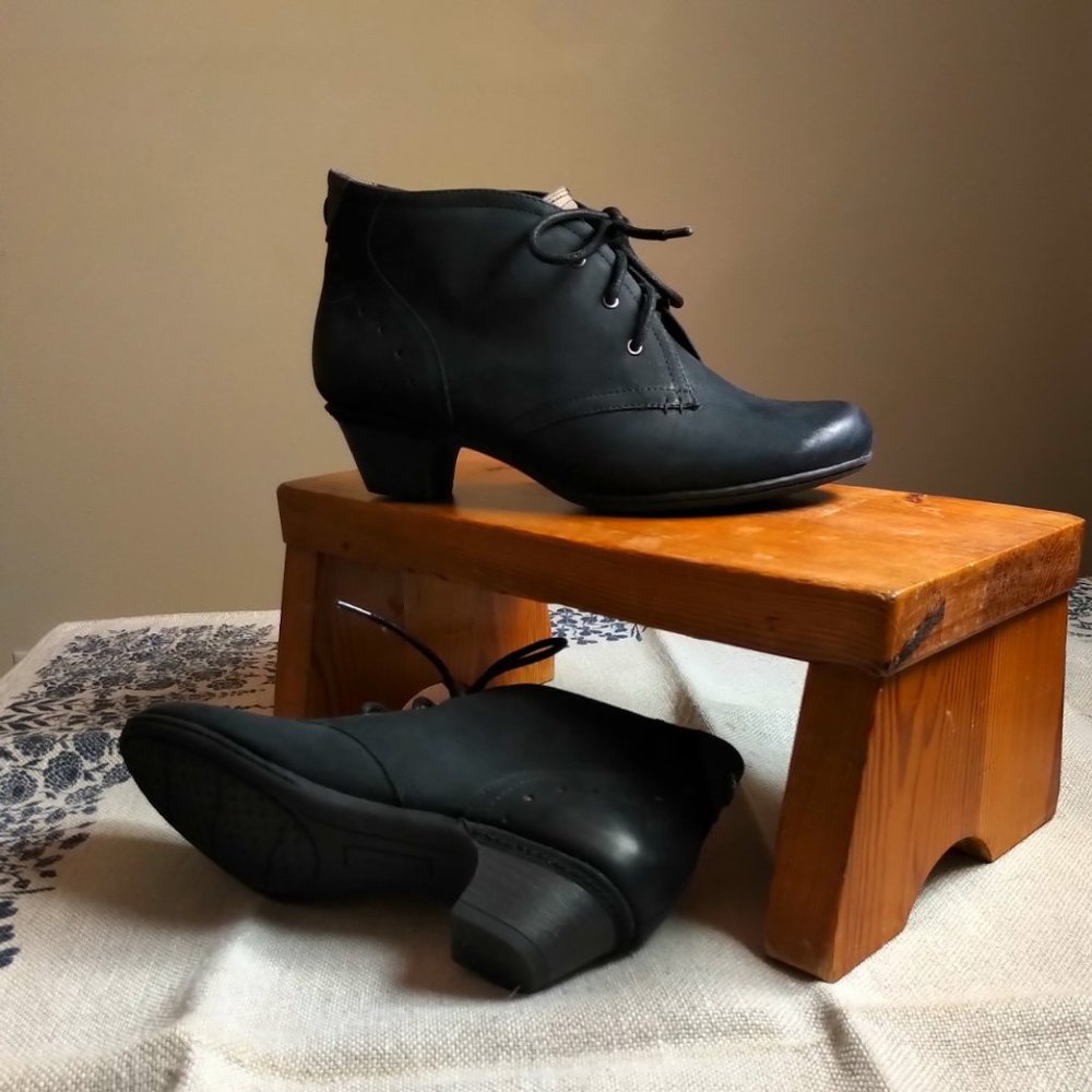 Rockport Cobb Hill Black Suede & Leather Bootie  9